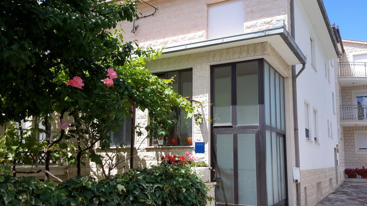 Arya Apartment Podstrana Bagian luar foto